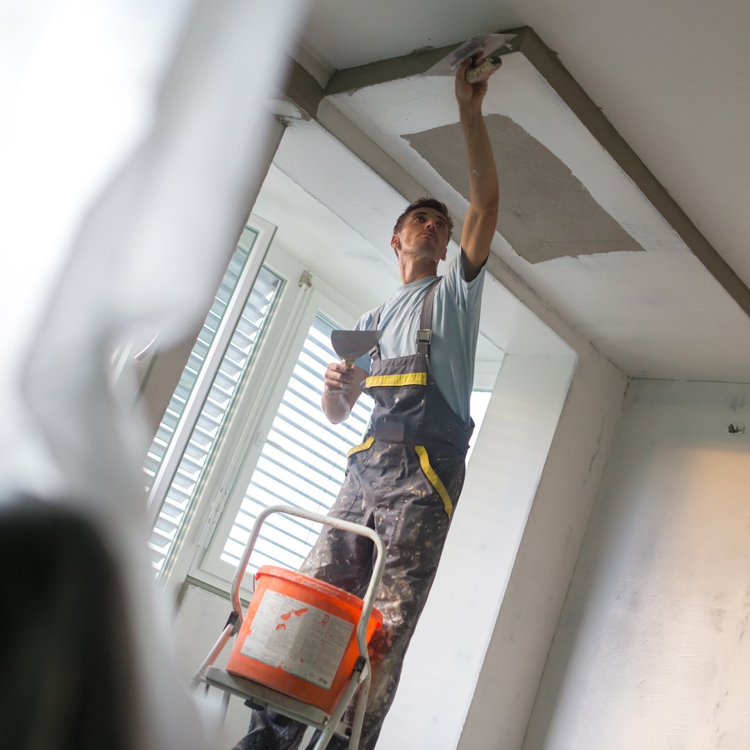 Plasterer Renovating Ceilings